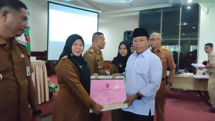 Pemkot Tanjungbalai Serahkan DHKP SPTT PBB-P2 2023
