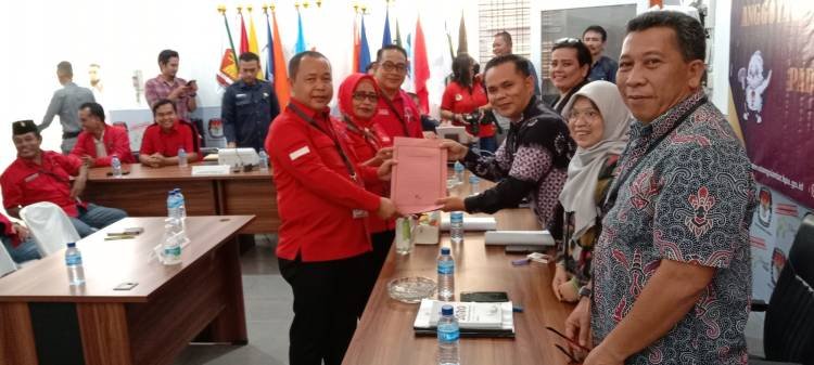 Dokumen 30 Bacaleg PDI Perjuangan untuk DPRD Pematangsiantar Dinyatakan Lengkap