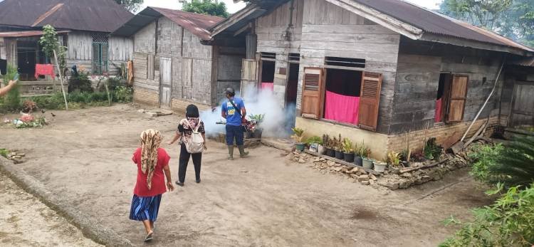 Hindari DBD, Dinkes Simalungun Fogging Rumah Warga Nagori Nauli Baru