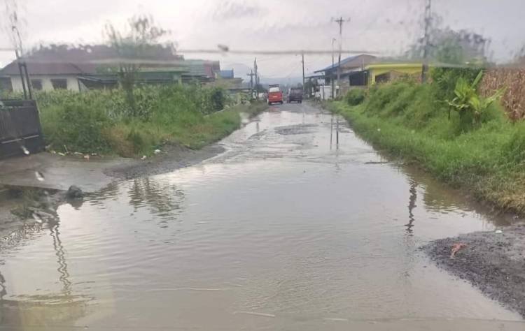 Jalan Alternatif Berastagi ke Tigapanah di Karo Rusak Parah