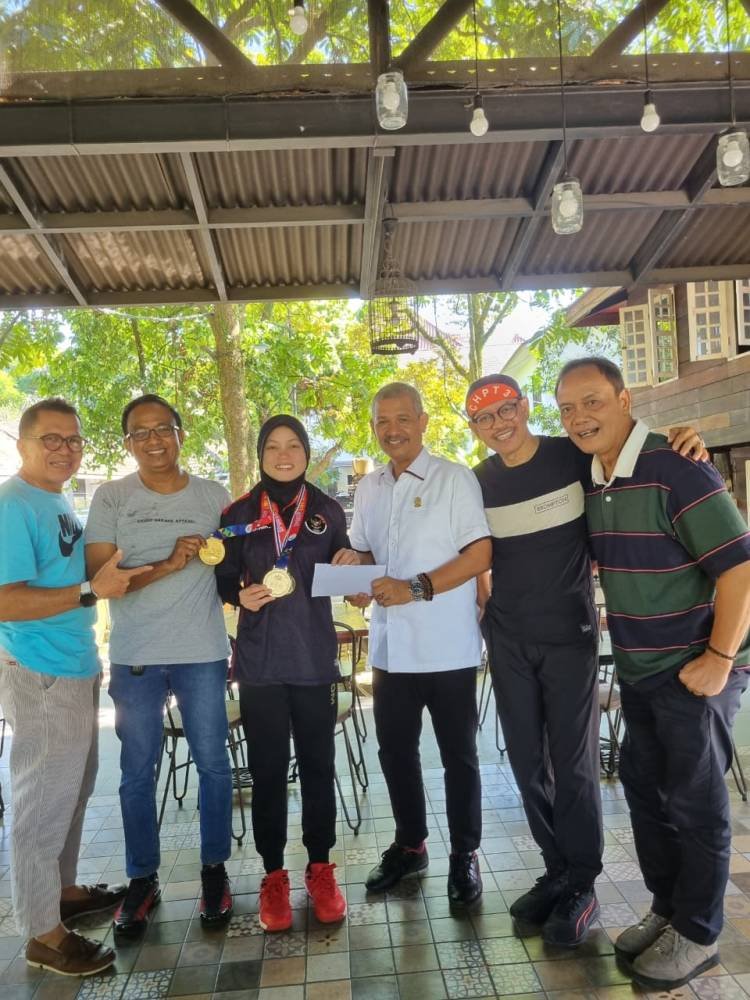 Pembina dan Pengurus ICC Medan Jamu Dara Latifah Peraih Dua Medali Emas SEA Games 2023