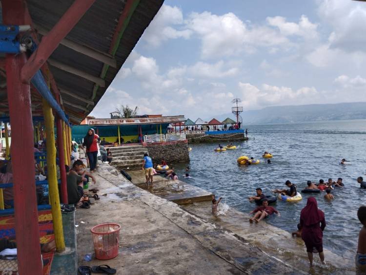 Objek Wisata Danau Toba Tigaras Ramai Dikunjungi