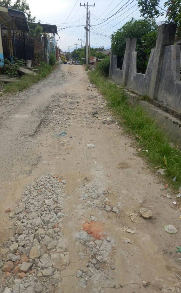 Jalan Sidomulyo Nagapita Siantar Martoba Rusak dan Butuh Perbaikan