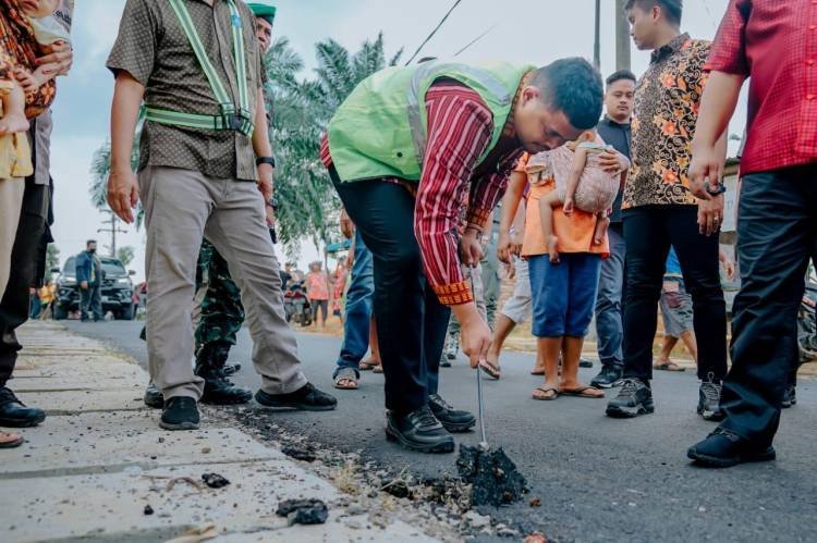 Proyek Aspal Rp 1,5 M di Simalingkar B Mudah Terkelupas