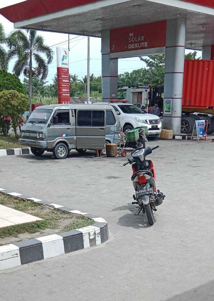 SPBU 14212261 Desa Pakam Medangderas Batubara Marak Pembelian BBM dalam Bentuk Jerigen