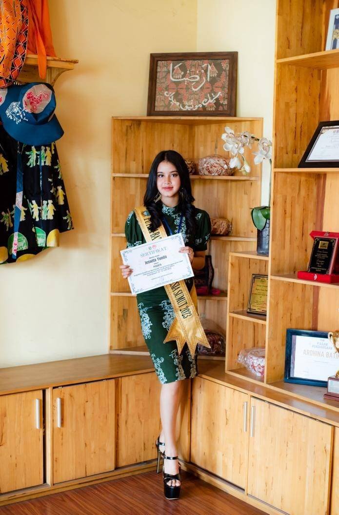 Jeswita Yunda Juara 1 Putri Batik Remaja Sumut 2023