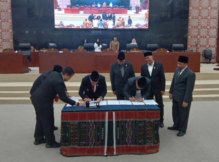 Rapat Paripurna DPRD SU Setujui Ranperda Tentang PjP APBD 2022 Disahkan Jadi Perda