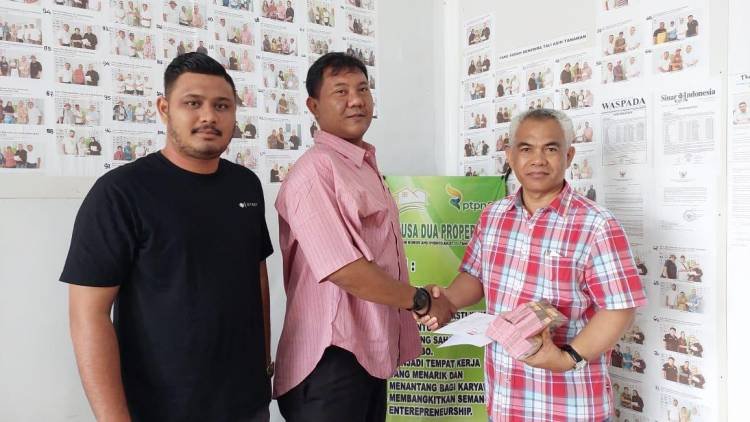 Dino Haryadi Serahkan Bangunannya Dibongkar dan Terima Tali Asih
