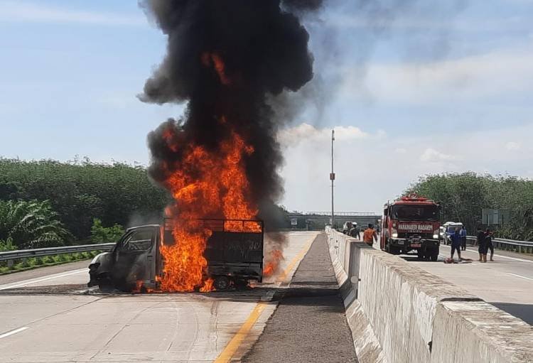 Warga Keluhkan Lambatnya Penanganan Mobil Terbakar di Jalan Tol Sergai