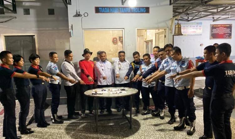 Petugas Lapas Lubukpakam Razia Kamar Hunian, Sajam dan Alat Elektronik Diamankan