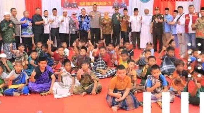 Pemkab Bersama Polres Labuhanbatu Gelar Sunat Massal