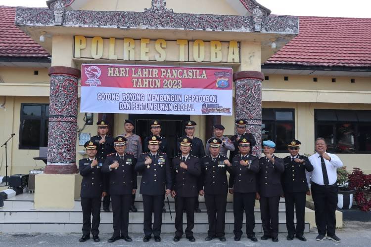 Kapolres Toba Ajak Jajaran Amalkan Nilai Pancasila Dalam Bertugas