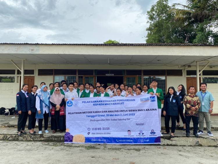 IT Del Beri Pelatihan dan Lomba Menulis Karya Ilmiah Bagi Siswa SMKS Arjuna