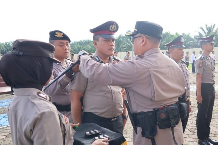 13 Bintara Polres Padanglawas Naik Pangkat, 19 Personel di Polres Sibolga