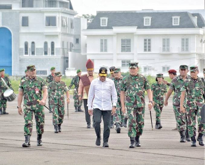 Gubernur Sambut Panglima TNI Laksamana TNI Yudo Margono di Lanud Soewondo