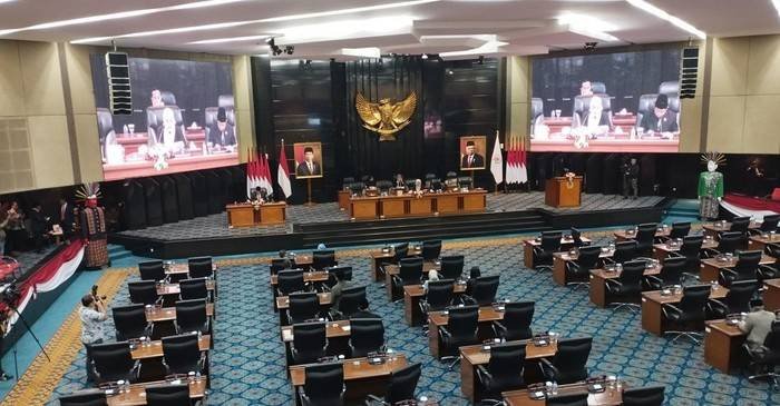 Diberi Peringatan Keras, Anggota DPRD DKI Main Slot Game di Ruang Paripurna