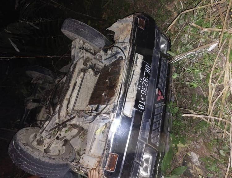 Mobil Pick-Up Terjun ke Dalam Jurang di Huta Sigalagala Girsang Sipanganbolon