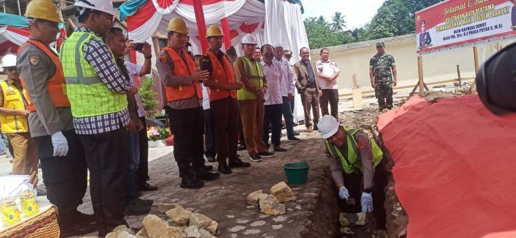 Kapolda Sumut  Letakkan Batu Pertama Pembangunan Polsek Parapat