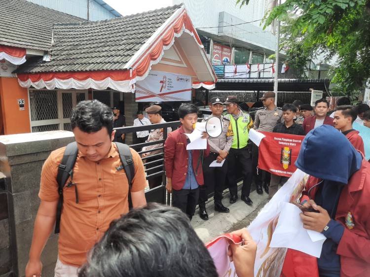 Polrestabes Medan Kawal Unras Massa IMM di Bawaslu Sumut