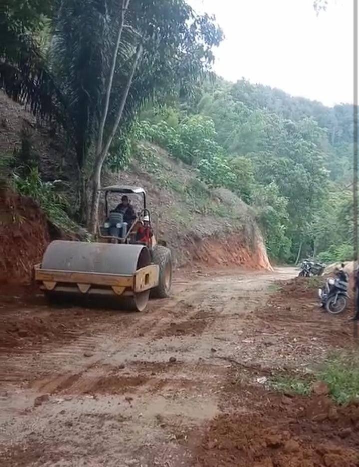 Kementerian PUPR Perbaiki Jalan Desa Ujung Deleng Karo