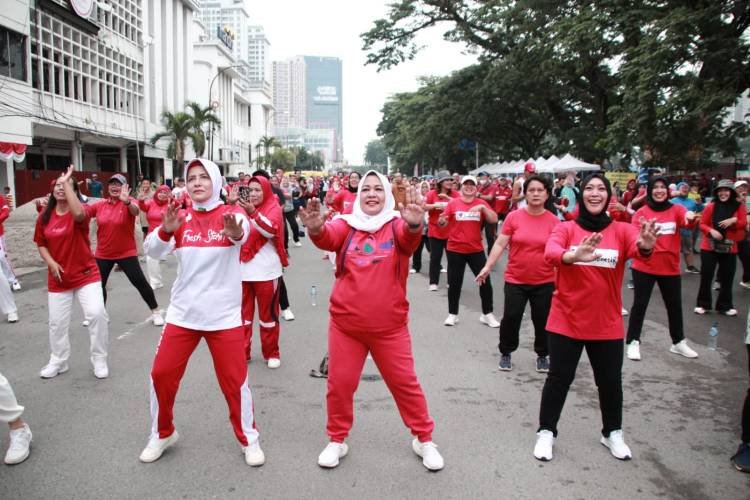 Car Free Day Diramaikan Ibu-ibu Persit Candra Kirana Kodim 0209/LB