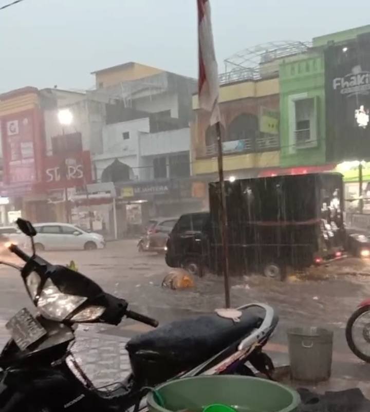 Hujan Deras Turun, Kecamatan Balige Banjir