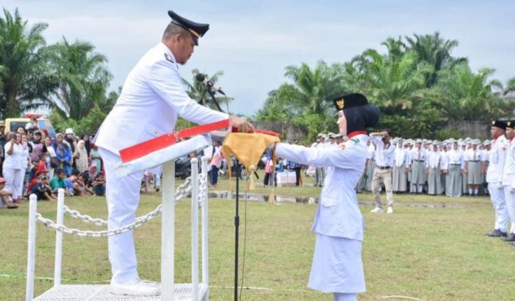 Diguyur Gerimis, Upacara HUT ke-78 Kemerdekaan RI di Kecamatan Bandar Berjalan Sukses