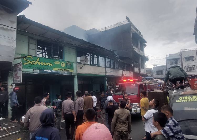 Empat Ruko di Jalan Kristen Kabanjahe Dilalap Api