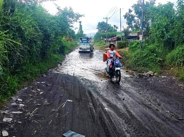 Salmon Sagala: Jalan Desa Tiganderket-Sukatendel-Simpang Susuk Karo "Hancur-lebur"