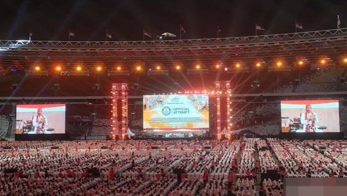 15.240 Orang Termasuk Iriana Mainkan Angklung di GBK Demi Rekor Dunia