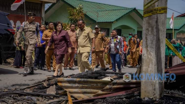 Bupati dan Wabup Karo Kunjungi Korban Kebakaran di Tiganderket