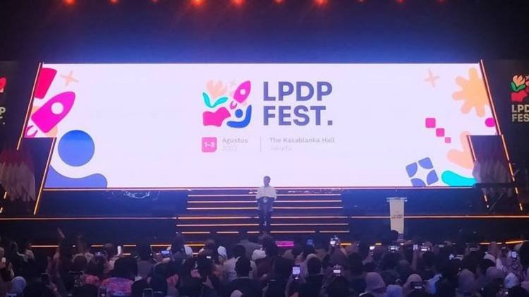 Jokowi Minta Penerima LPDP Pulang Meski Gaji Sedikit