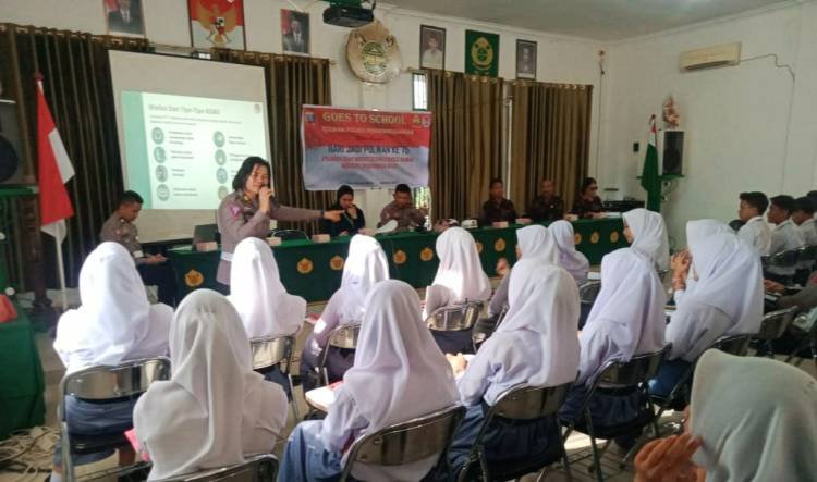 Satlantas Polwan Polres Pematang Siantar Goes To School Sosialisasikan Tertib Berlalulintas ke Pelajar