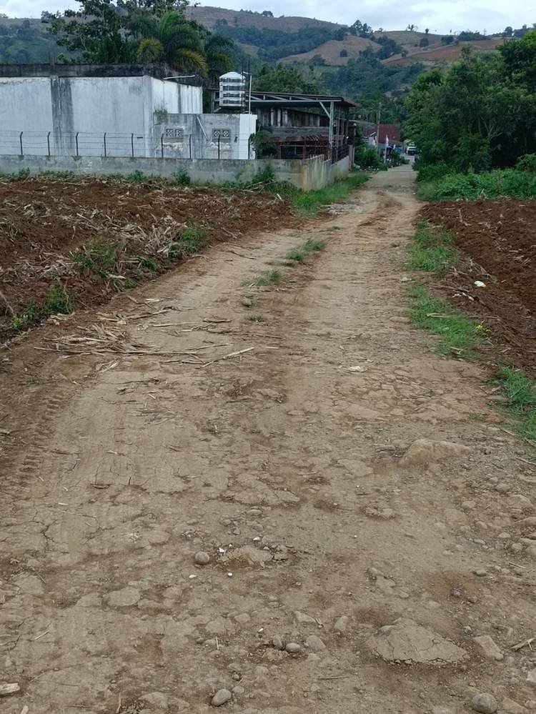 Jalan Listrik di Tigabinanga Rusak