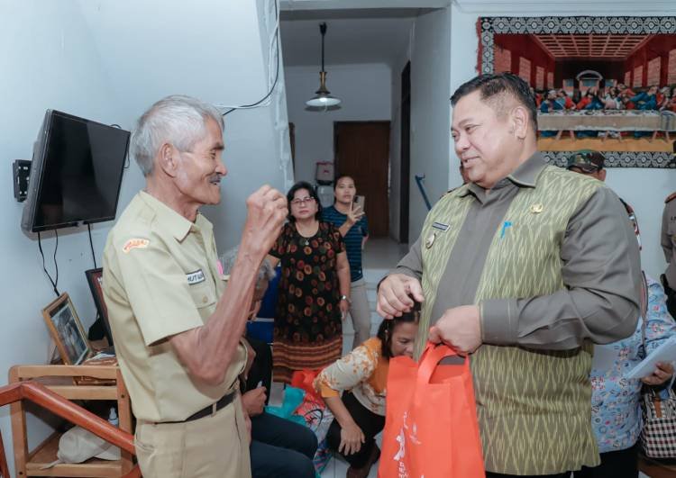 Bupati Dairi Berikan Tali Asih kepada LVRI Sumbul