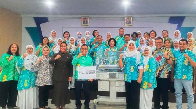 Anggota DPRD Sumut Serahkan 3 Inkubator Bayi ke RSUD di Deliserdang