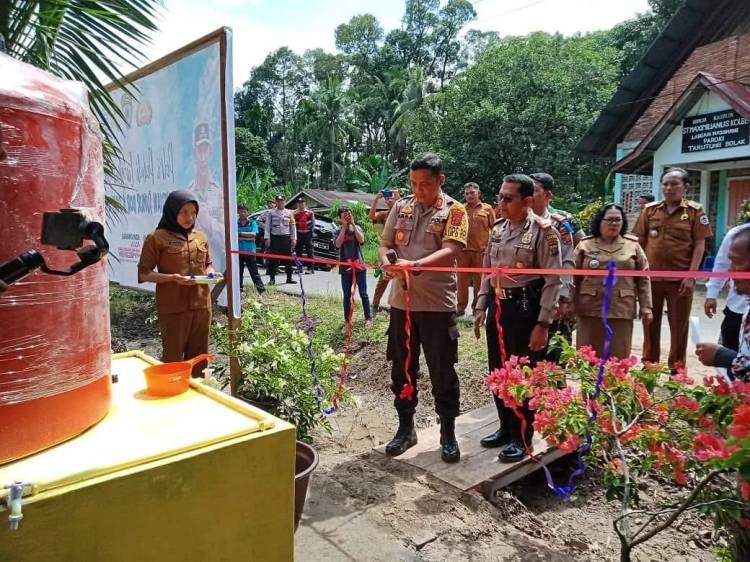 Kapolres Tapteng Resmikan Sumur Bor di Tiga Desa