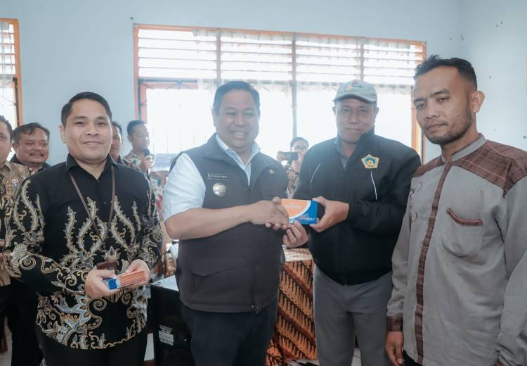 Sosialisasi Bedah Rumah, Ini Pesan Bupati Dairi kepada Penerima Bantuan