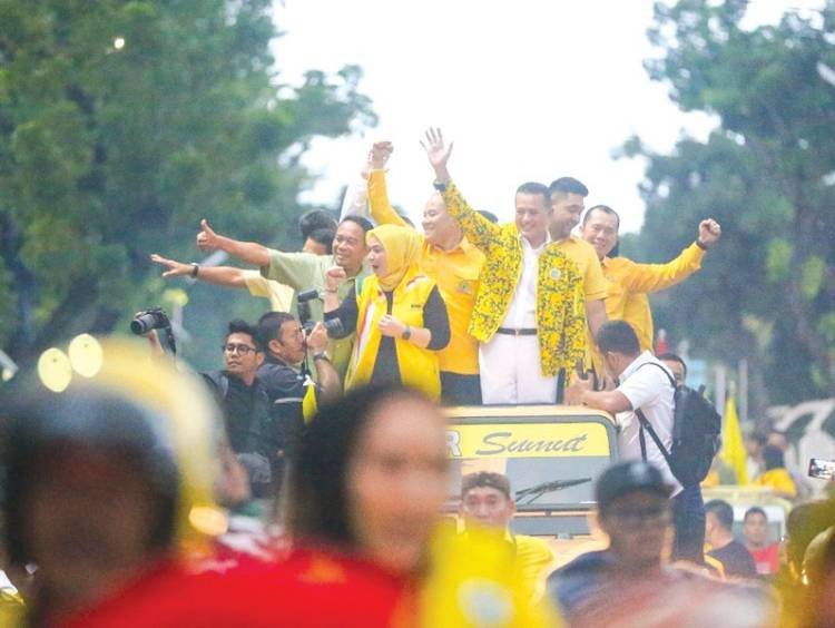 Usai Lepas Jabatan, Ijeck Diarak ke Kantor Golkar Sumut