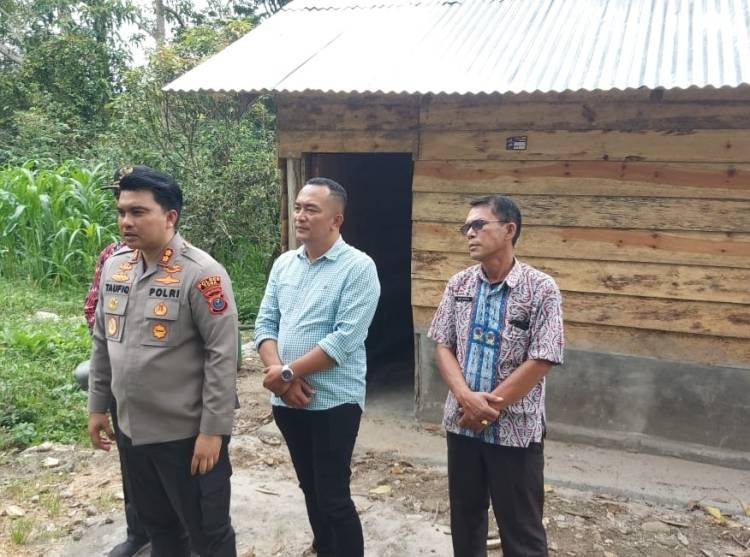 Rampung Dikerjakan, Rumah Kartini Manurung Dikunjungi Kapolres Toba