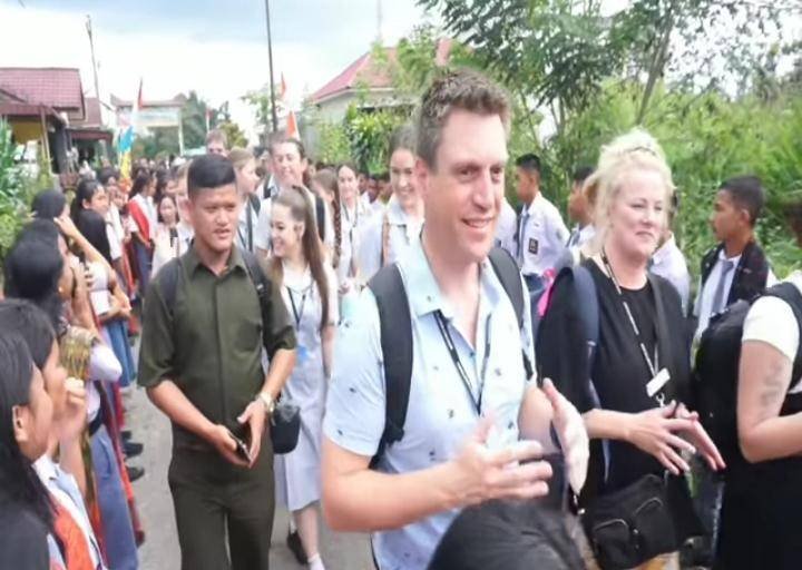 Siswa Navigator College Australia Disambut Gembira di SMA GKPS 1 Pamatangraya