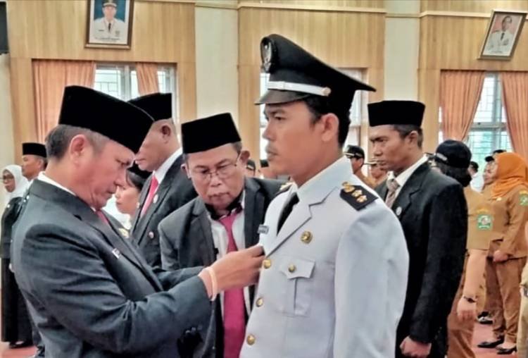 Bupati Simalungun Lantik 65 Pejabat Administrator dan Pengawas