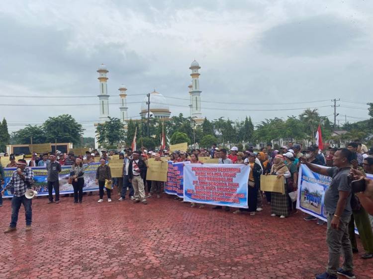 Ratusan Karyawan Perkebunan PT SPR Unjuk Rasa di Kantor Bupati Asahan