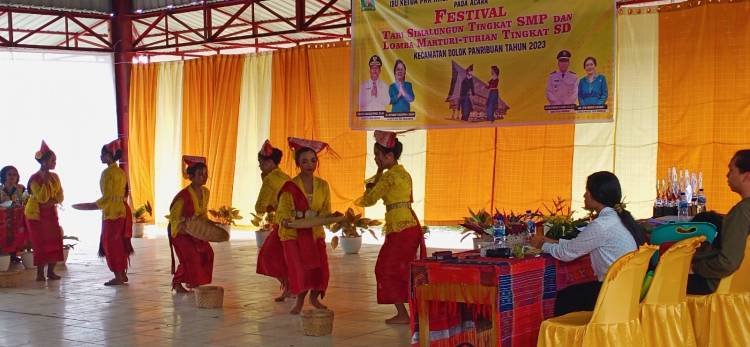 Pemerintah Kecamatan Dolokpanribuan Gelar Lomba Tari Simalungun dan Marturi-turian