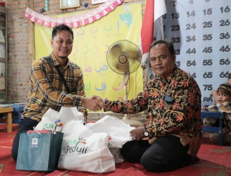 Dukung Pengembangan Literasi di Sumut, PLN Salurkan Bantuan ke Rumah Baca