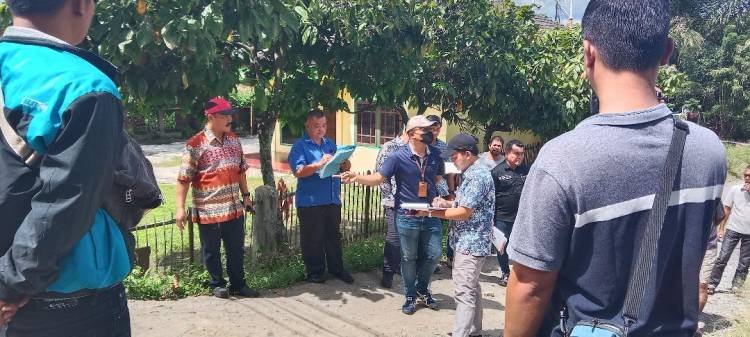 Hakim PN Balige Gelar Sidang Lapangan Perkara Tanah di Samosir