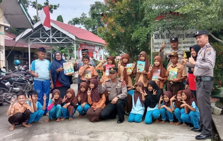 Polres Sergai Beri Bantuan Buku ke Pelajar SD Amaliun Tanjungberingin