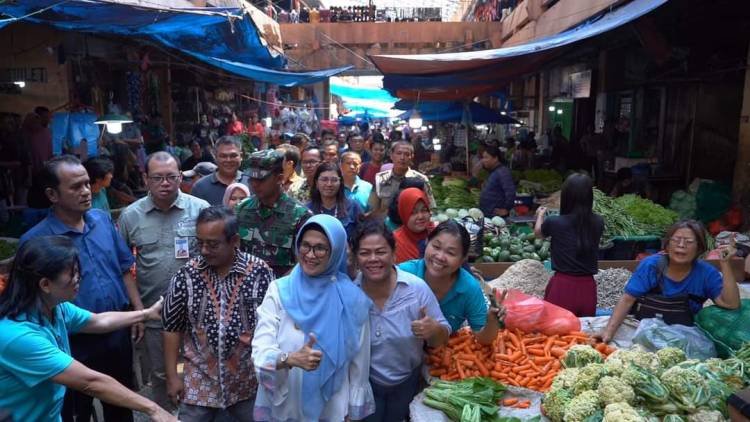 Cek Ketersediaan Stok Beras, Wali Kota Pematang Siantar Datangi Pasar Horas dan Distributor