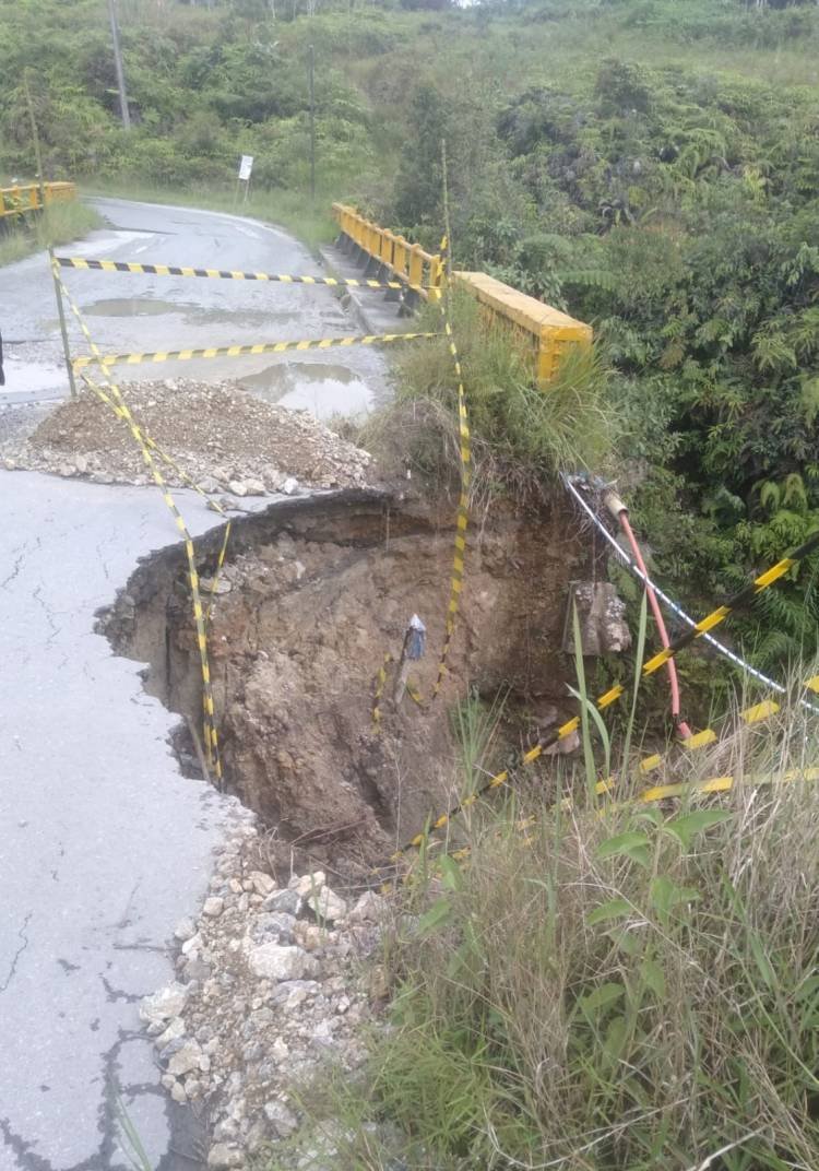 Rawan Kecelakaan, Jalan Penghubung Kecamatan Onan Ganjang-Pakkat Longsor