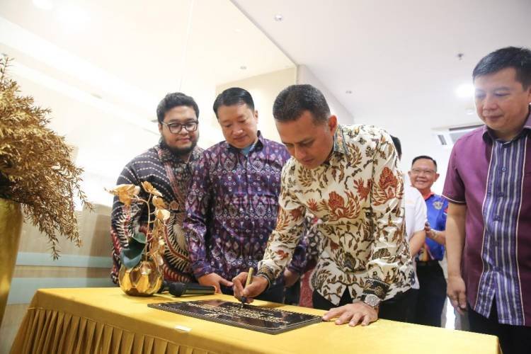 Ijeck Resmikan Bank Darah RS Regina Maris